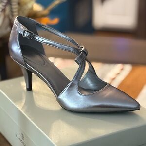 Bandolino Women's Metallic Silver Heels